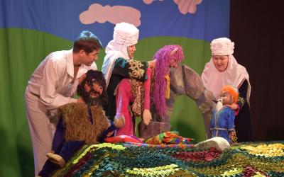 The performances of the puppet theater have great educational value.