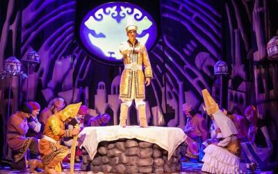 A charitable event was held at the Puppet Theater in celebration of Independence Day