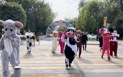 В Алматы прошло шествие ростовых кукол!